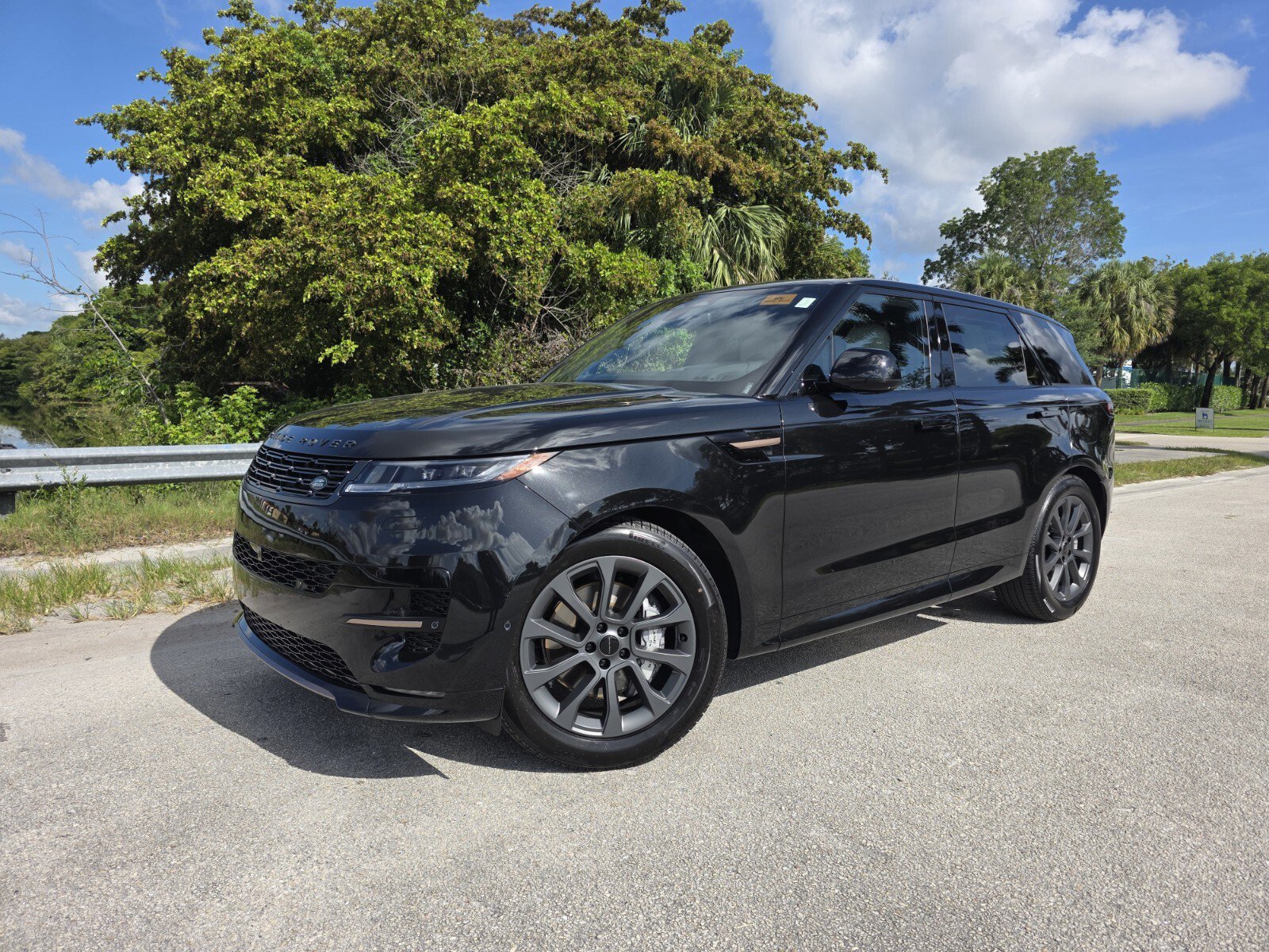 New 2026 Land Rover Range Rover Sport Dynamic SE AWD/4WD image 1