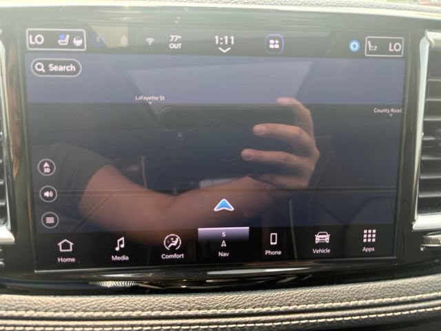 Used 2023 Chrysler Pacifica Limited FWD image 6