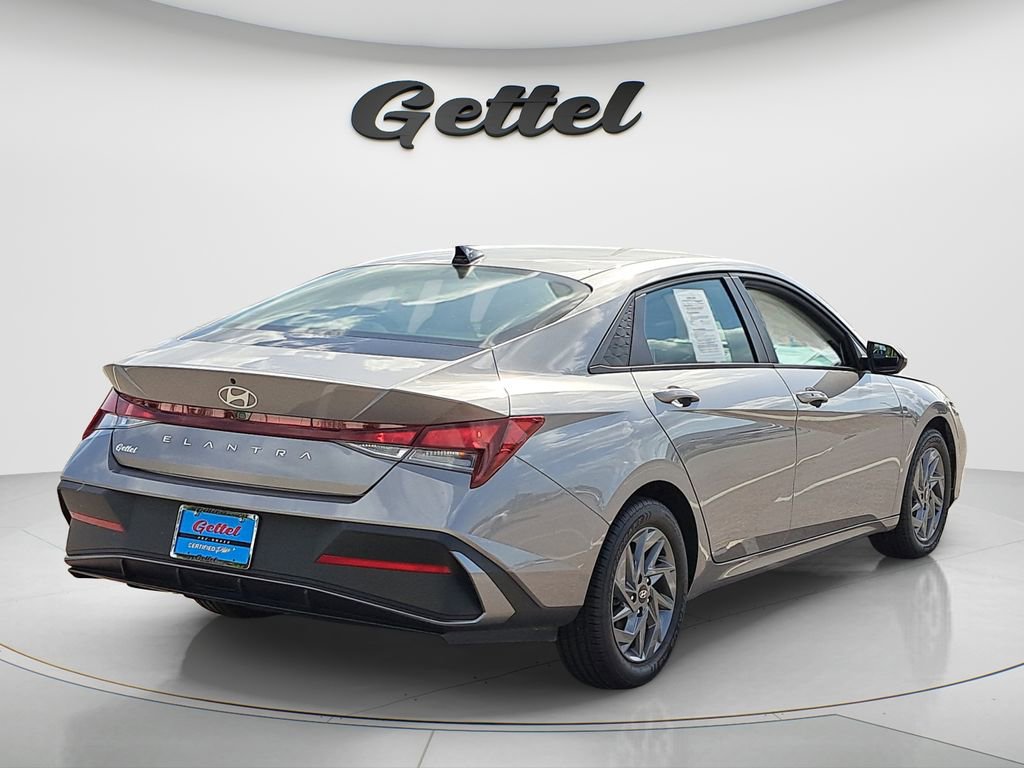 Used 2024 Hyundai Elantra SEL FWD image 14