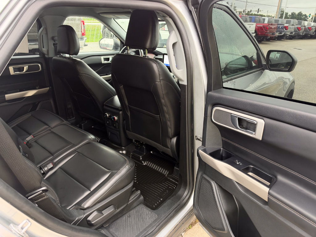 Certified 2023 Ford Explorer XLT w/ Equipment Group 202A AWD/4WD image 18
