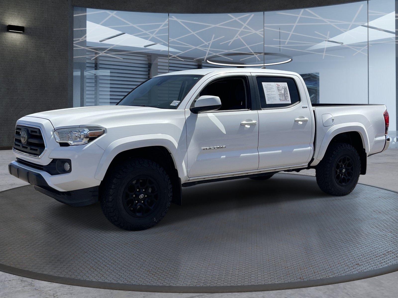 Used 2019 Toyota Tacoma SR5 RWD image 2