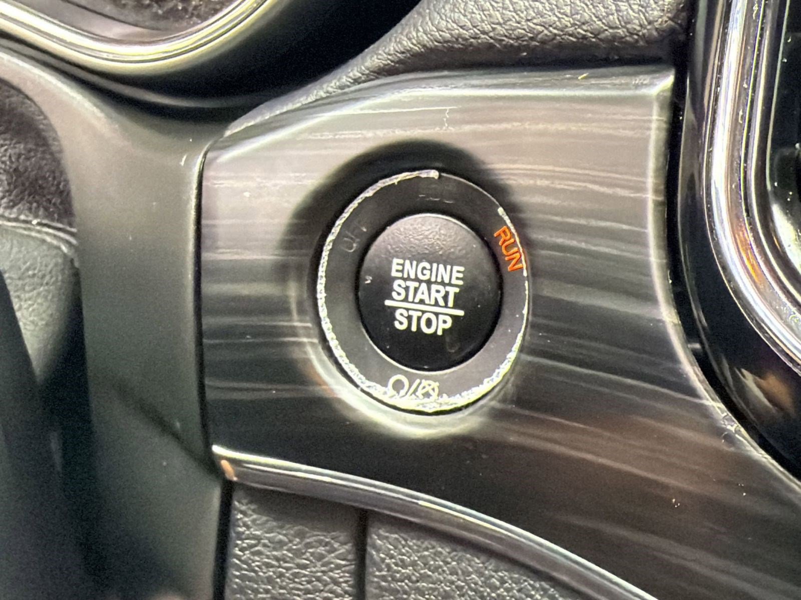 Used 2020 Jeep Grand Cherokee Limited AWD/4WD image 25