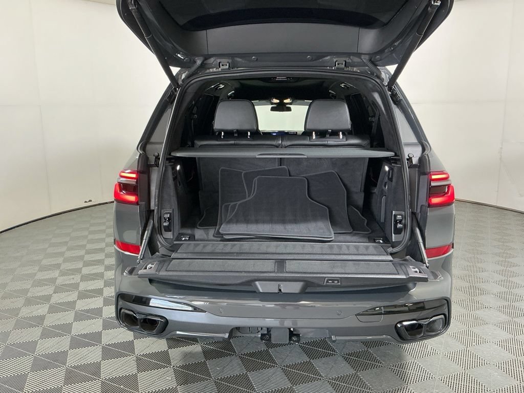 Certified 2025 BMW X7 M60i AWD/4WD image 31