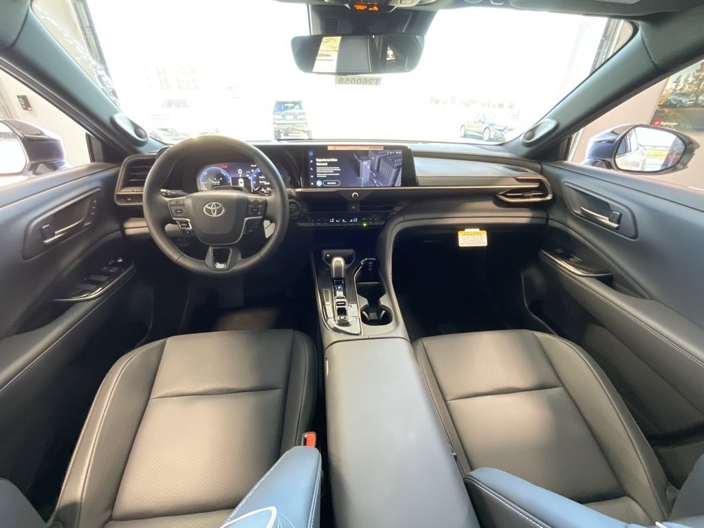 New 2026 Toyota Crown Platinum image 7