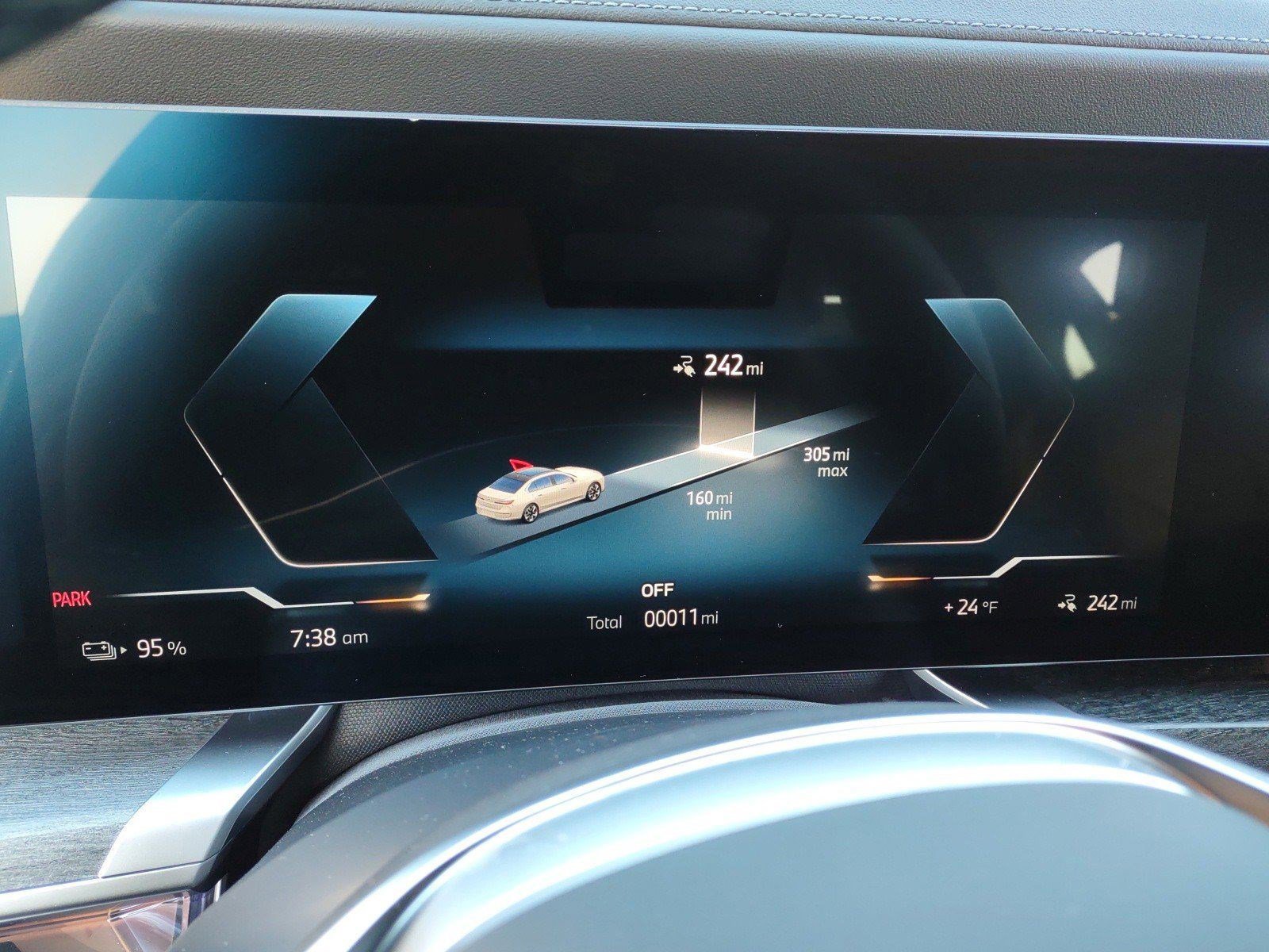 Used 2024 BMW i7 eDrive50 image 16