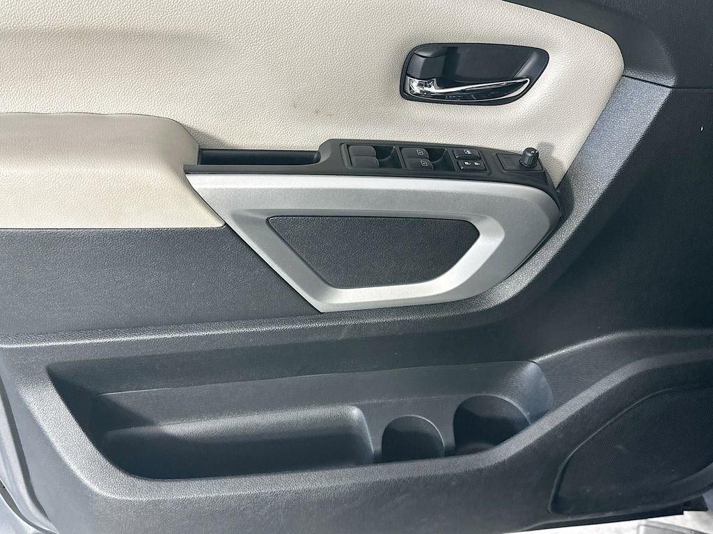 Used 2024 Nissan Titan SV AWD/4WD image 23