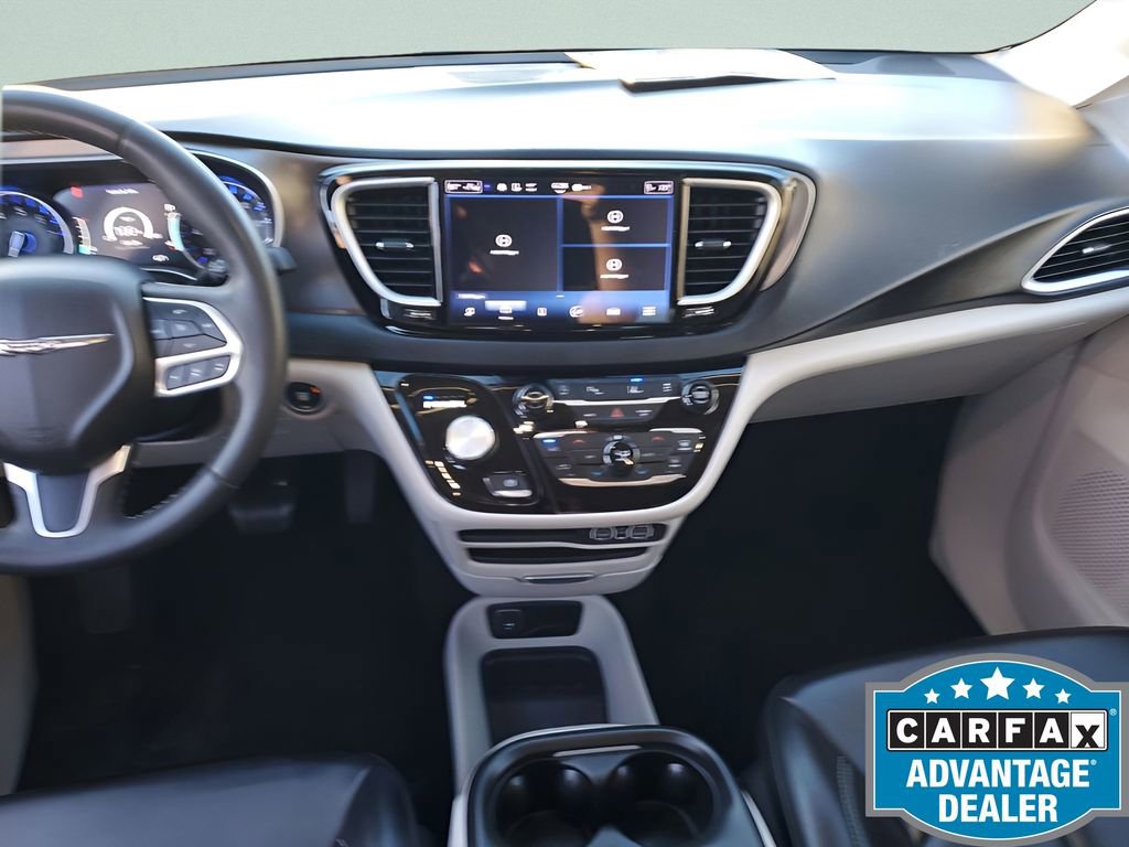 Used 2023 Chrysler Pacifica Touring-L image 13