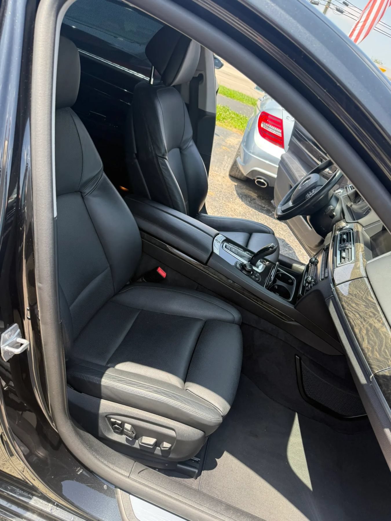 Used 2013 BMW 750Li xDrive AWD/4WD image 23