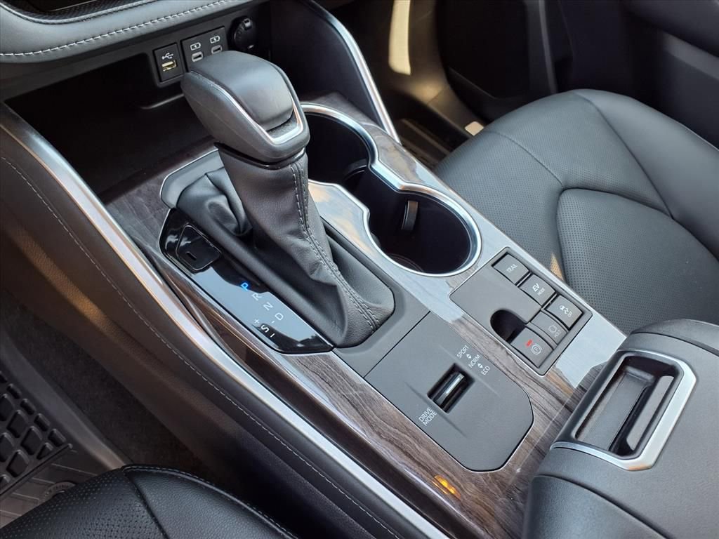 Used 2025 Toyota Highlander Platinum image 26