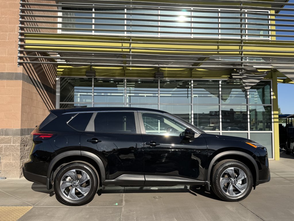 Used 2025 Nissan Rogue SV FWD image 9