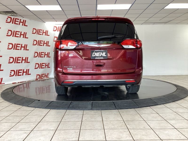 Used 2017 Chrysler Pacifica Touring-L FWD image 6