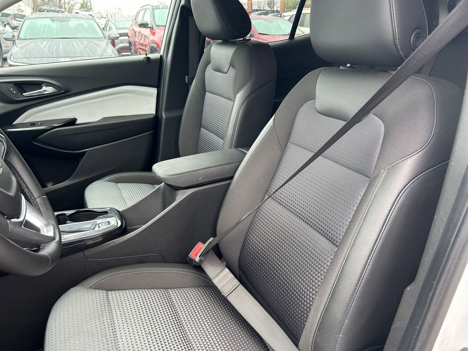 Used 2025 Chevrolet Trax LT w/ LT Convenience Package image 31