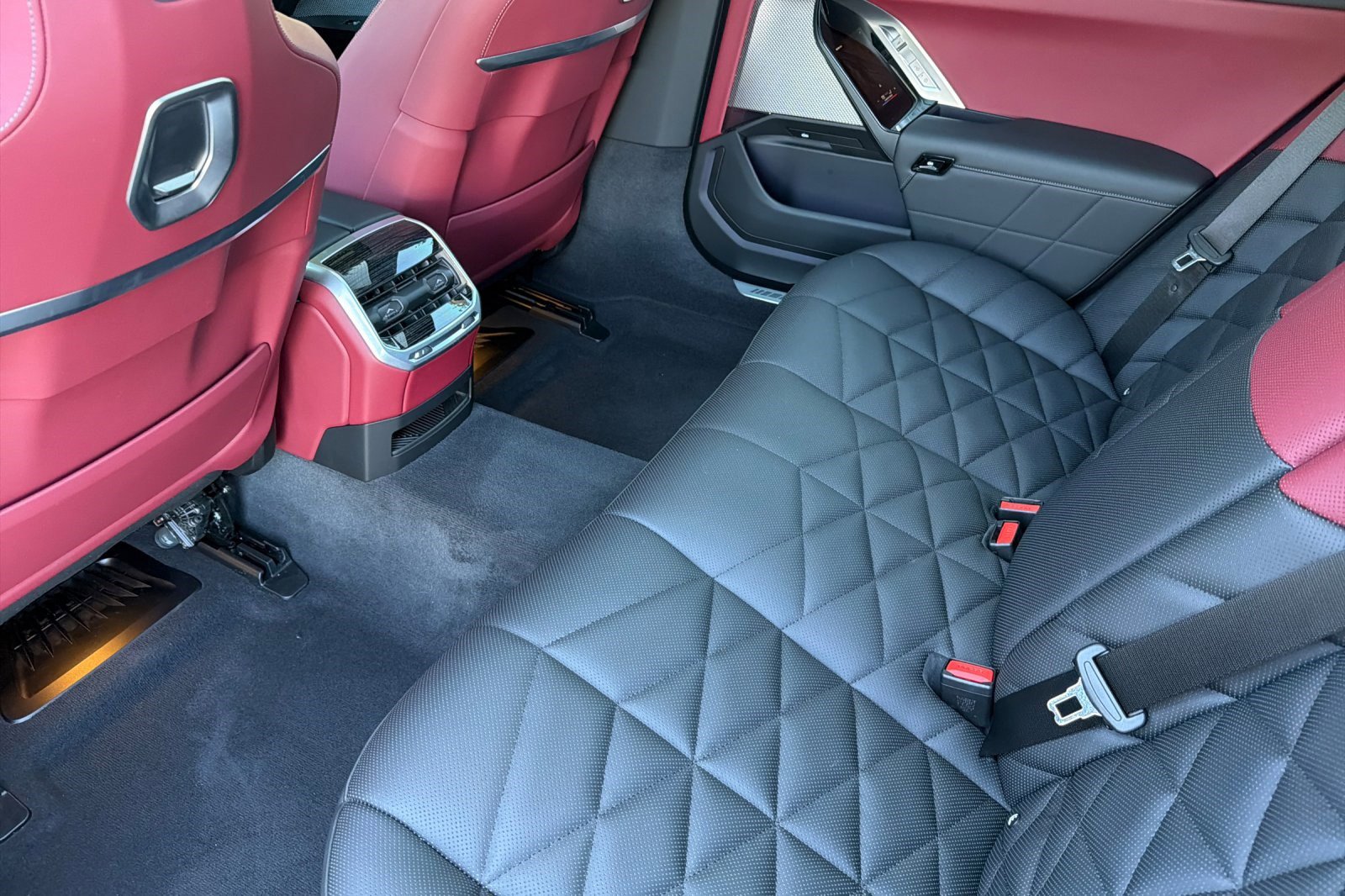 Certified 2024 BMW 740i w/ Premium Package 2 RWD image 15
