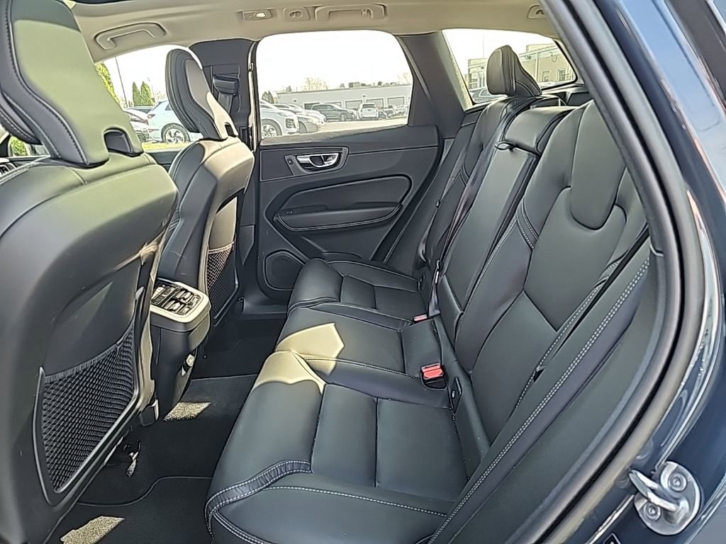 Certified 2023 Volvo XC60 B5 Ultimate w/ Climate Package image 11