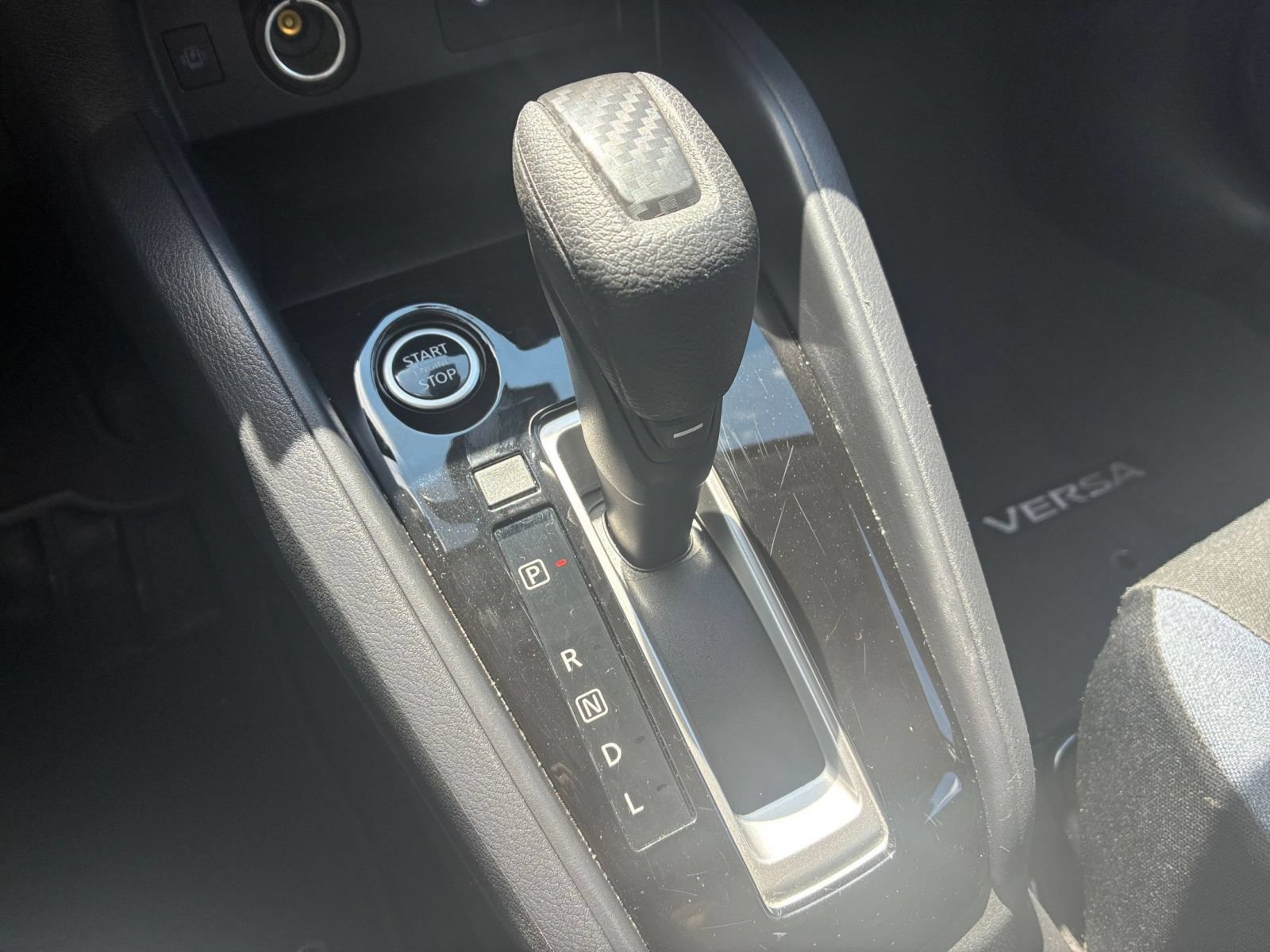 Used 2025 Nissan Versa SV FWD image 31