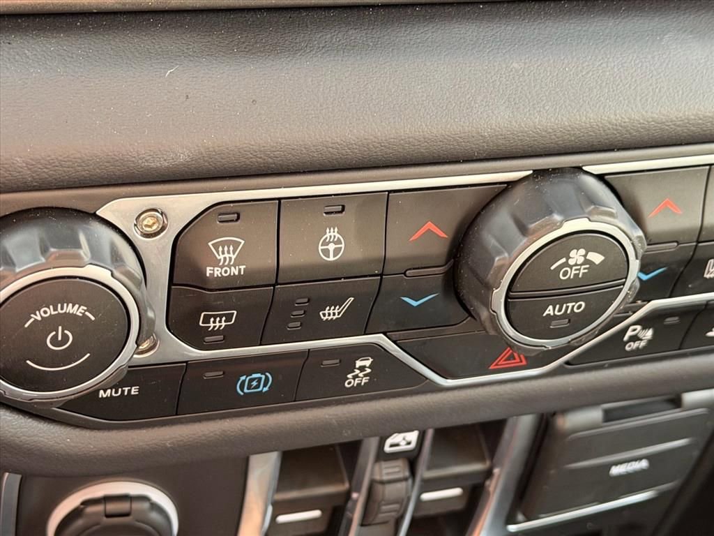 Used 2025 Jeep Wrangler Unlimited Sahara w/ Safety Group image 23