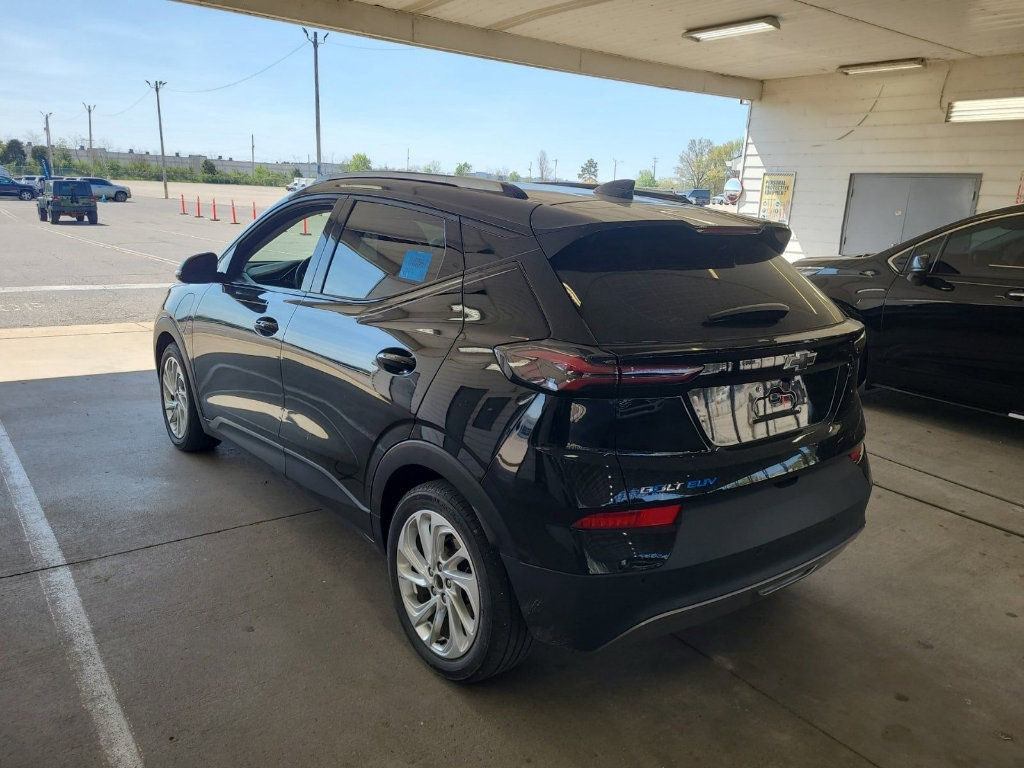 Used 2023 Chevrolet Bolt EUV LT w/ Driver Confidence Package image 3