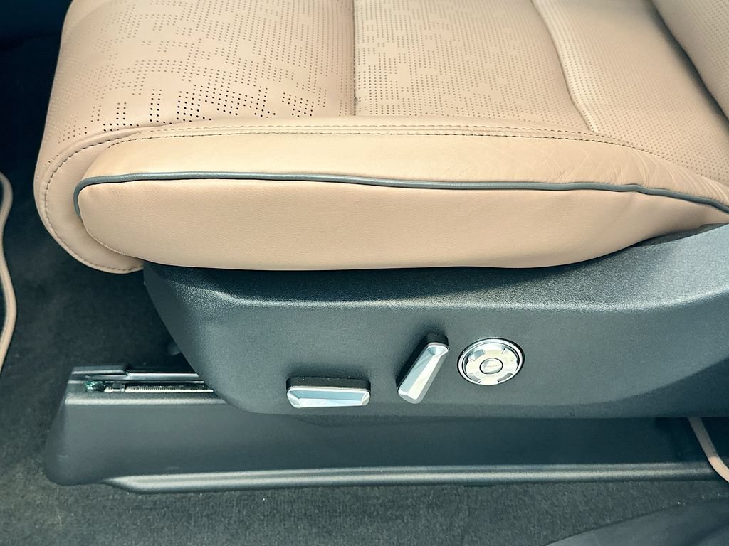 New 2027 Lincoln Navigator L Black Label AWD/4WD image 9