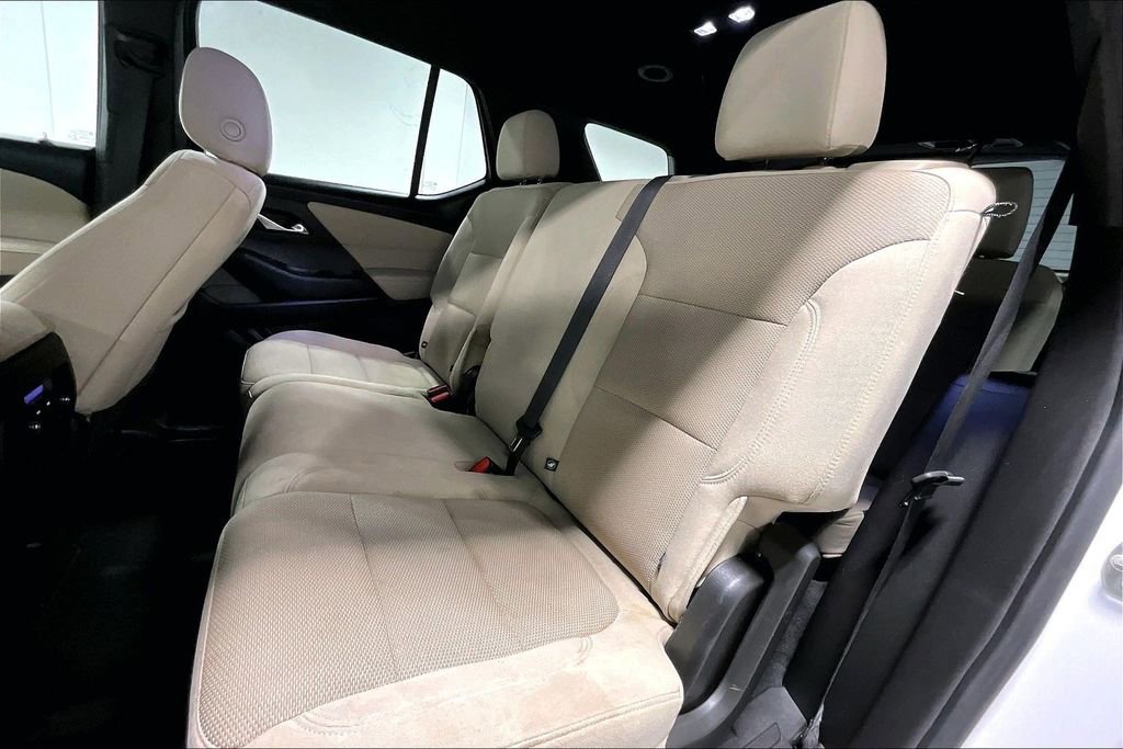 Used 2023 Chevrolet Traverse LS image 36