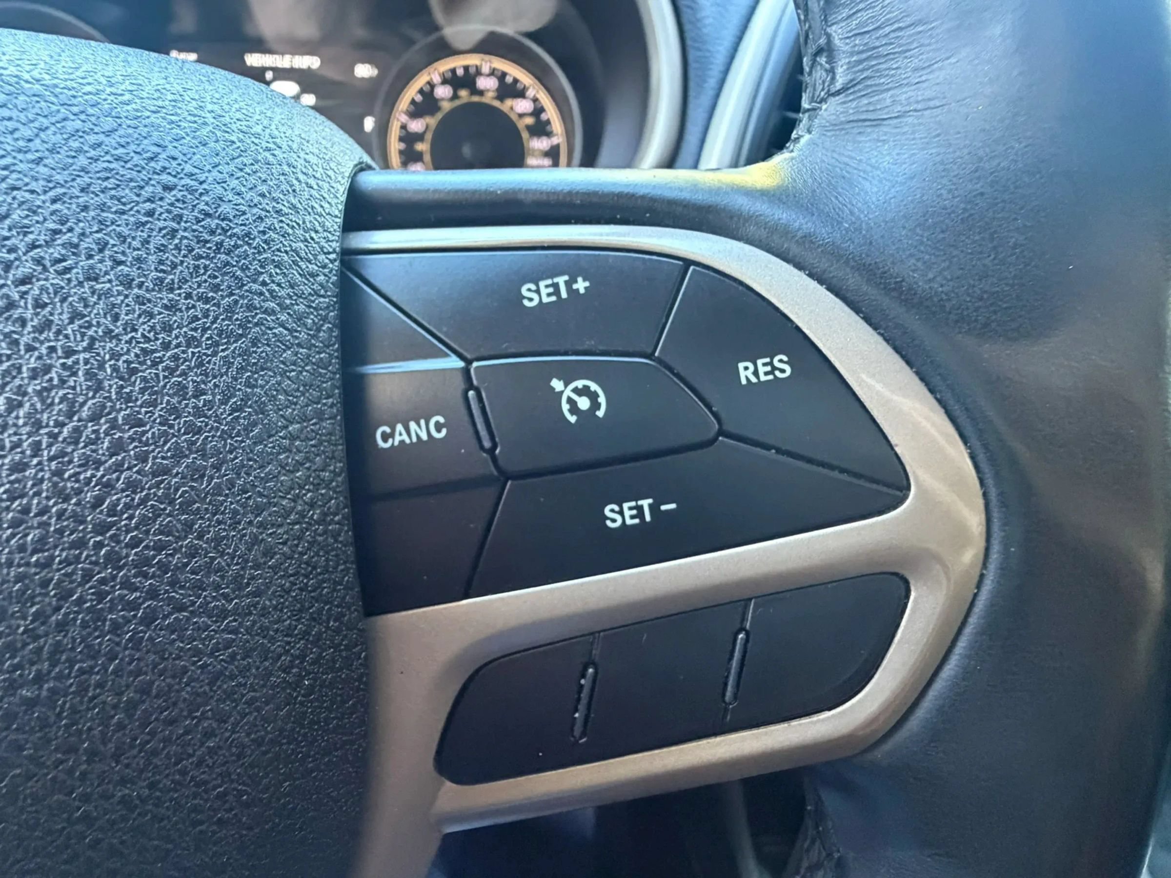 Used 2017 Jeep Cherokee Limited FWD image 32