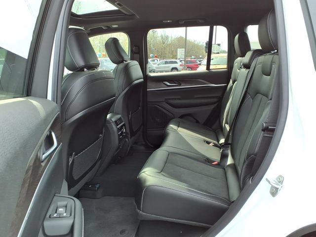 New 2026 Jeep Grand Cherokee Altitude AWD/4WD image 29