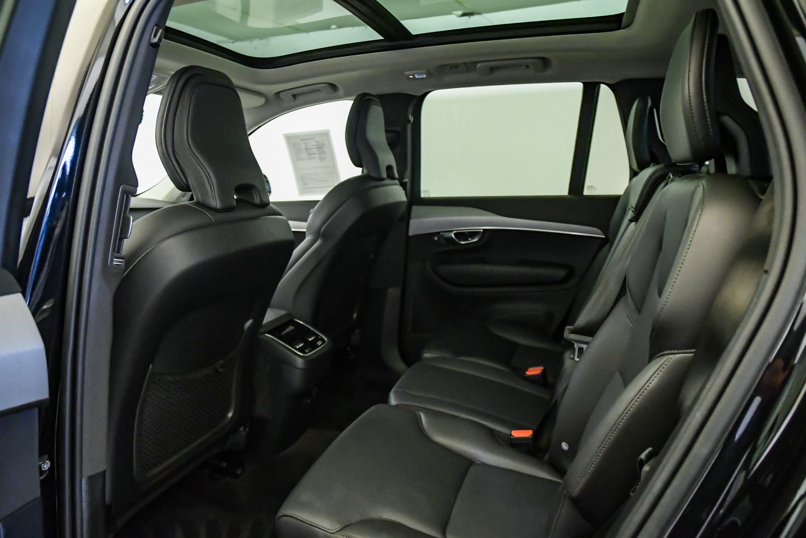 Certified 2025 Volvo XC90 B5 Core w/ Protection Package Premier AWD/4WD image 19