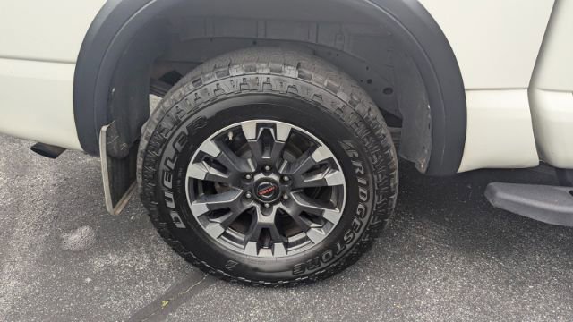 Used 2022 Nissan Titan PRO-4X w/ Pro-4x Convenience Package image 12