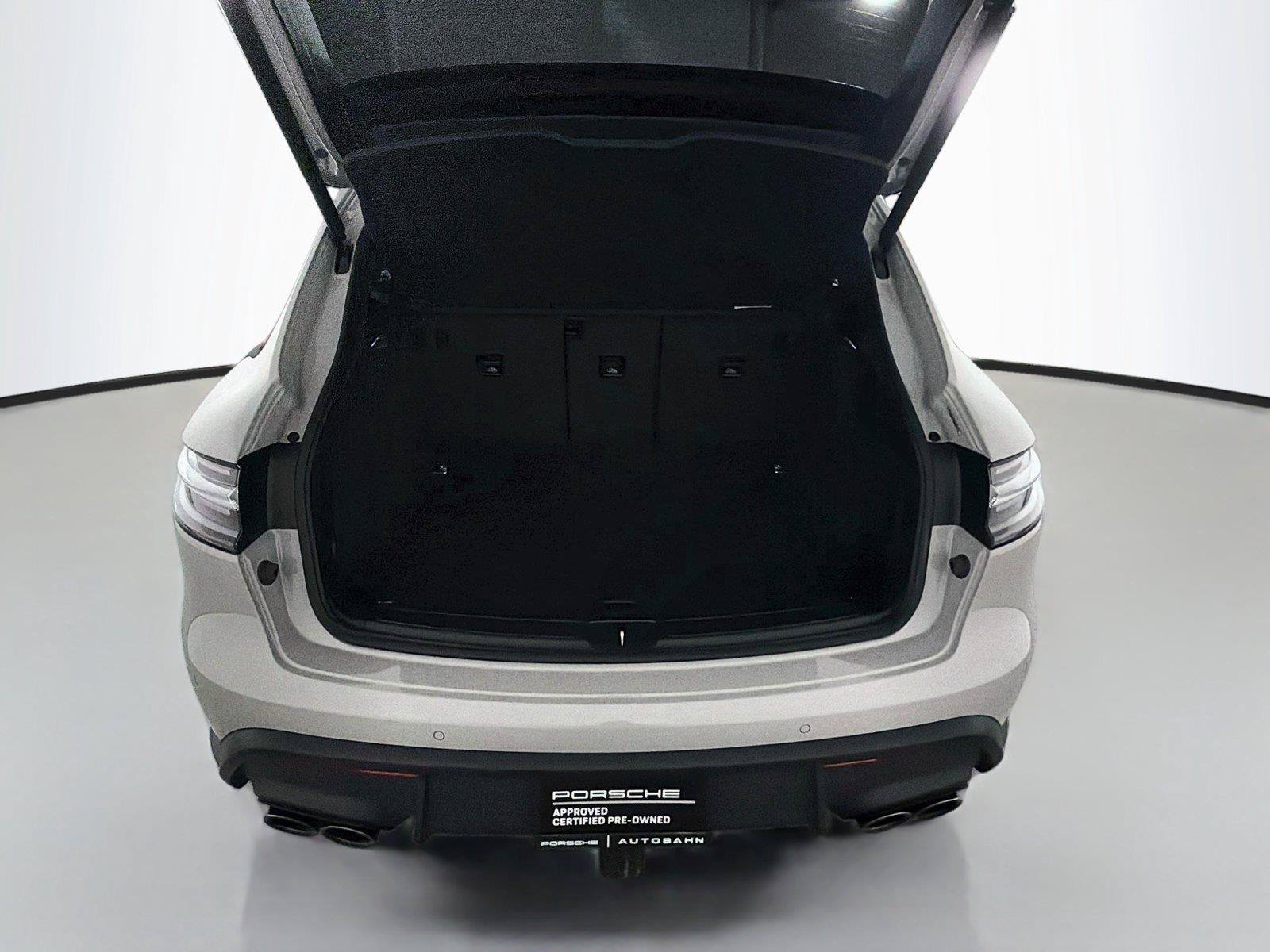 Certified 2025 Porsche Macan GTS AWD/4WD image 36