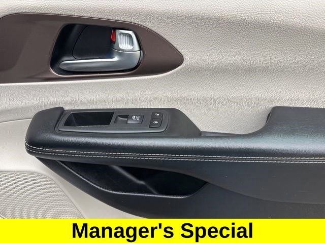 Used 2020 Chrysler Voyager Lxi image 41