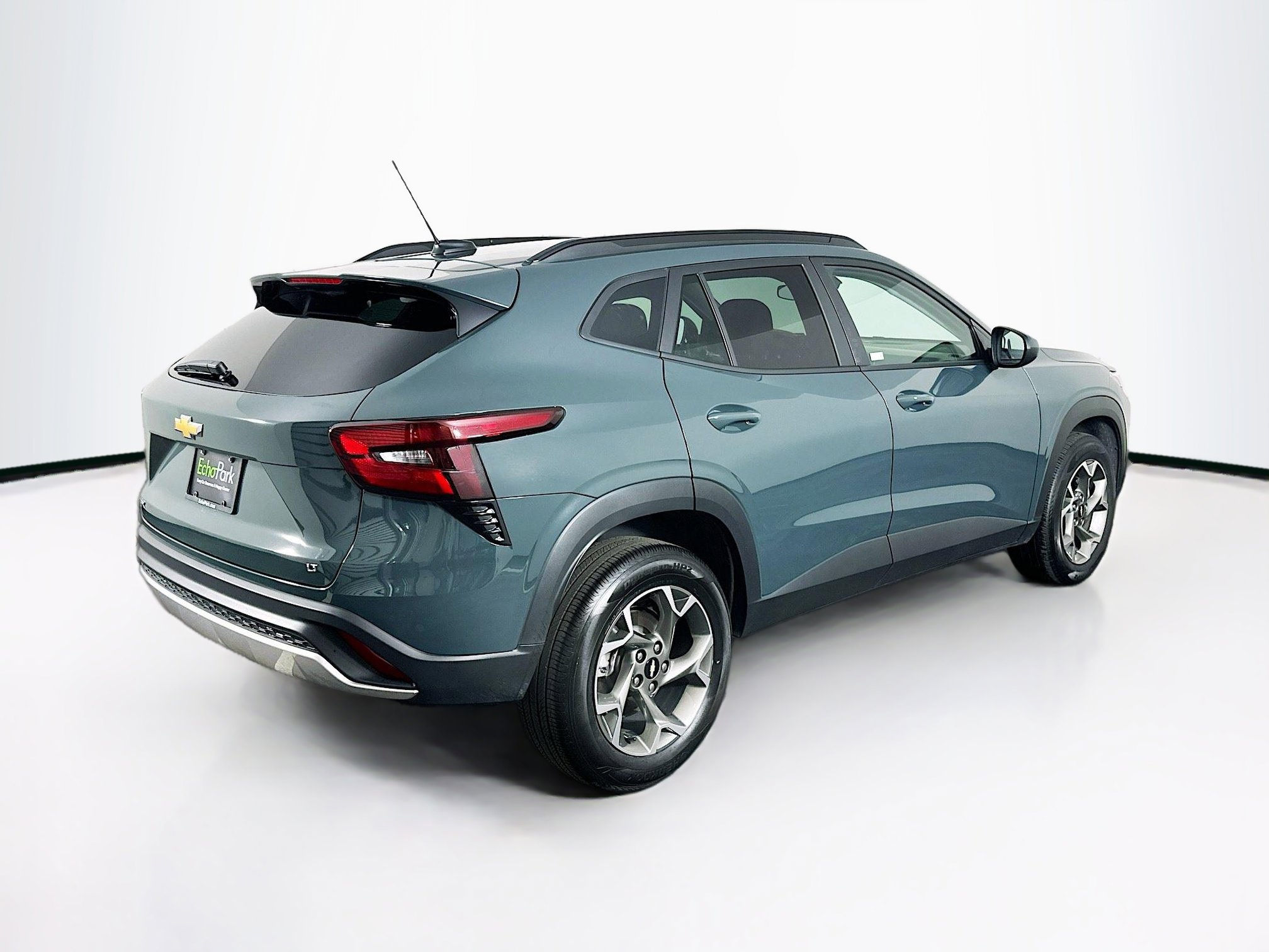 Used 2025 Chevrolet Trax LT w/ LT Convenience Package image 9