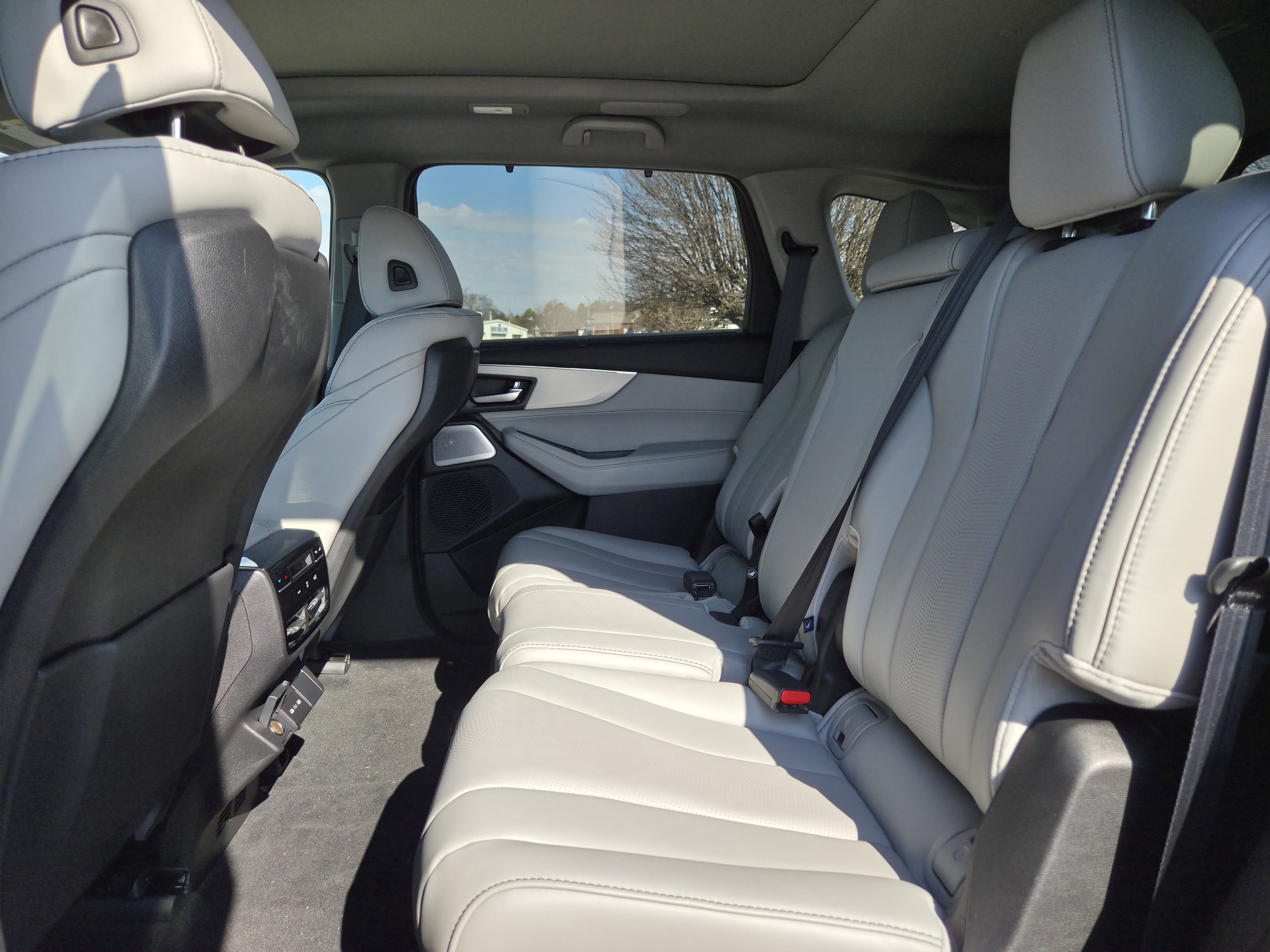 Used 2026 Acura MDX SH-AWD w/ Technology Package image 5