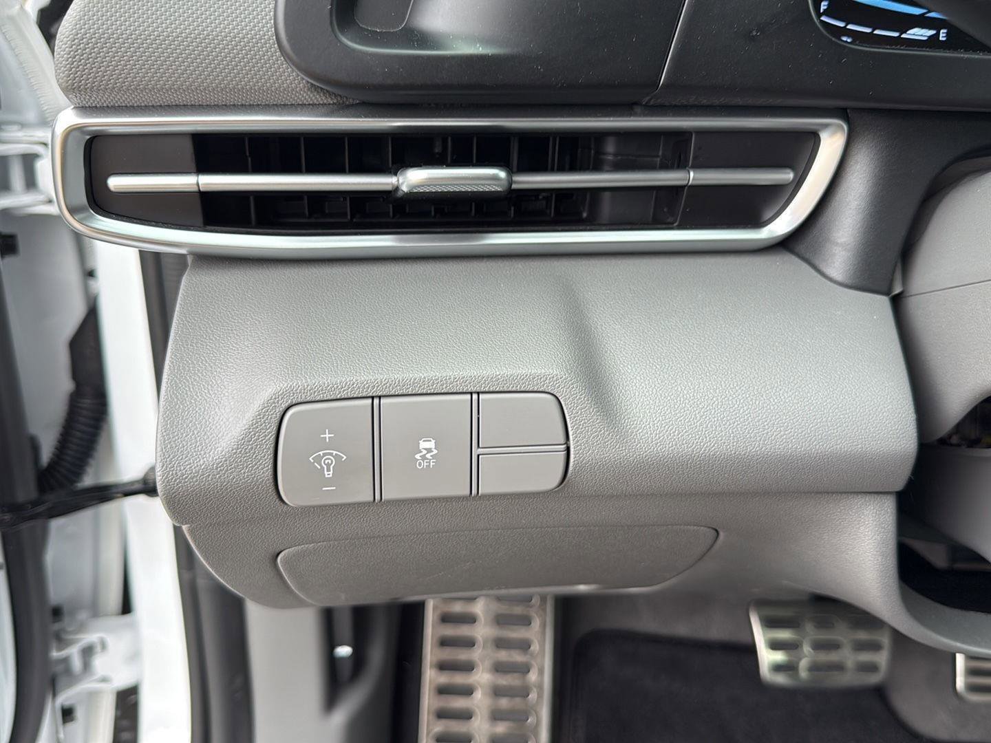 Used 2025 Hyundai Elantra Sport image 13