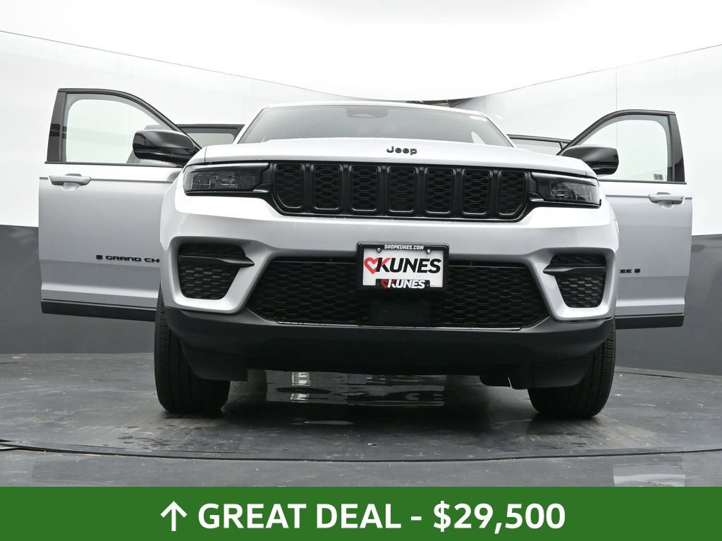 Used 2024 Jeep Grand Cherokee Altitude image 72