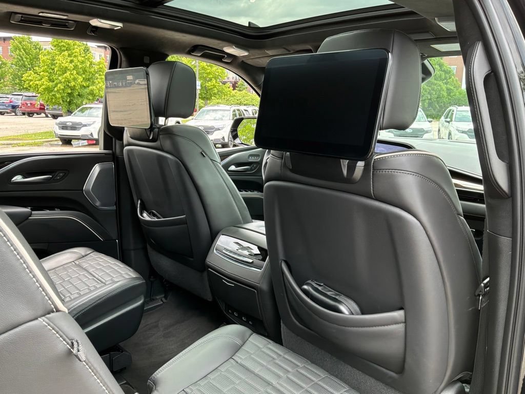 Used 2023 Cadillac Escalade Sport Platinum w/ LPO, ONYX Package AWD/4WD image 35