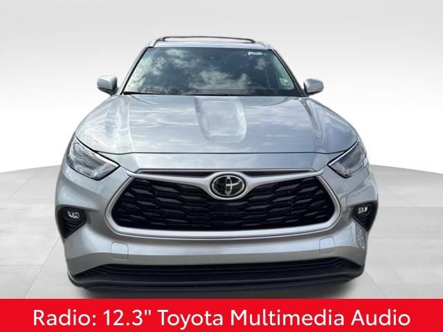 Used 2025 Toyota Highlander XLE image 2