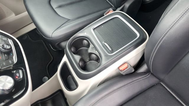 Certified 2024 Chrysler Pacifica Touring-L image 21