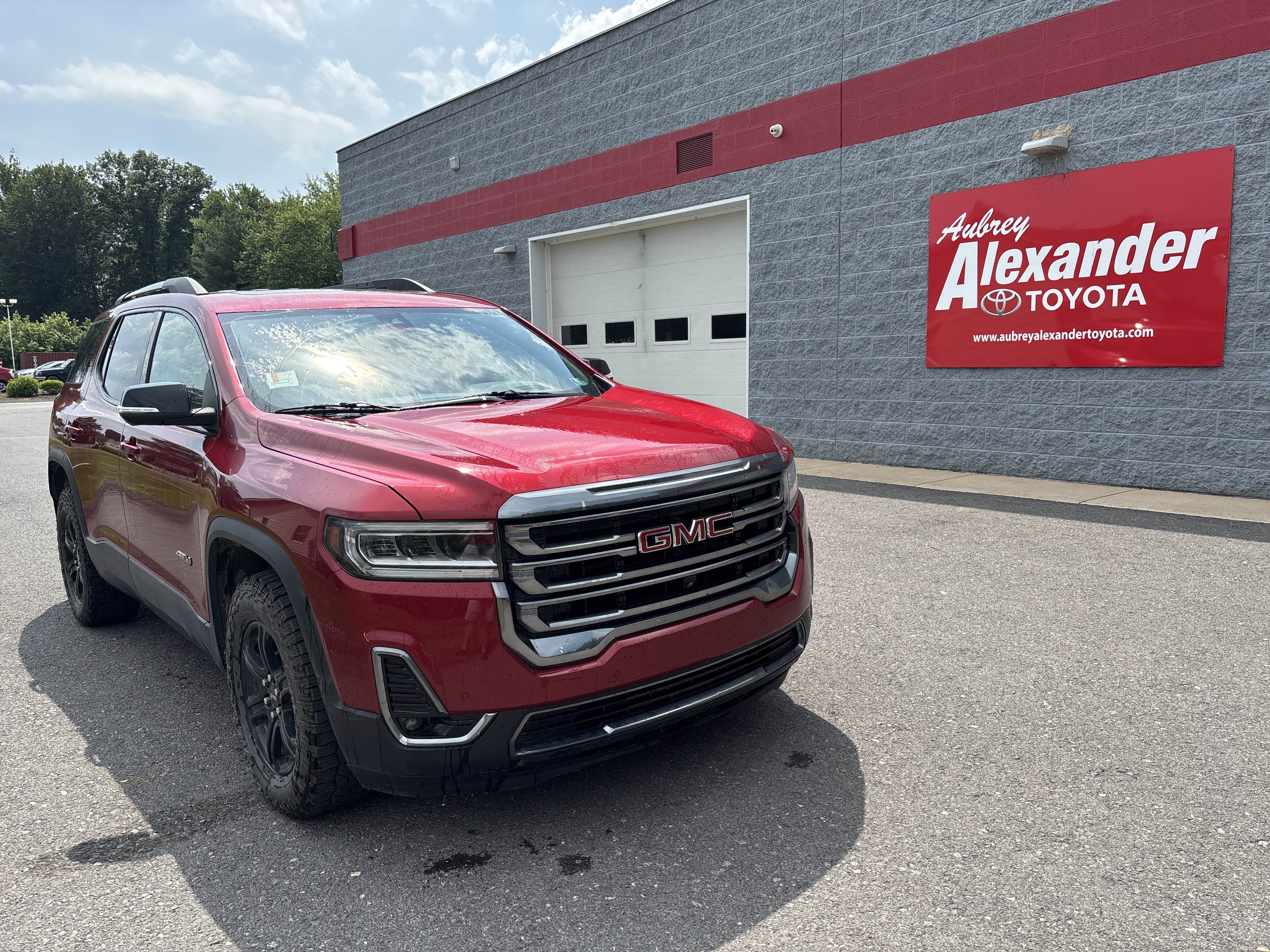 Used 2022 GMC Acadia AT4 w/ Technology Package AWD/4WD video 1