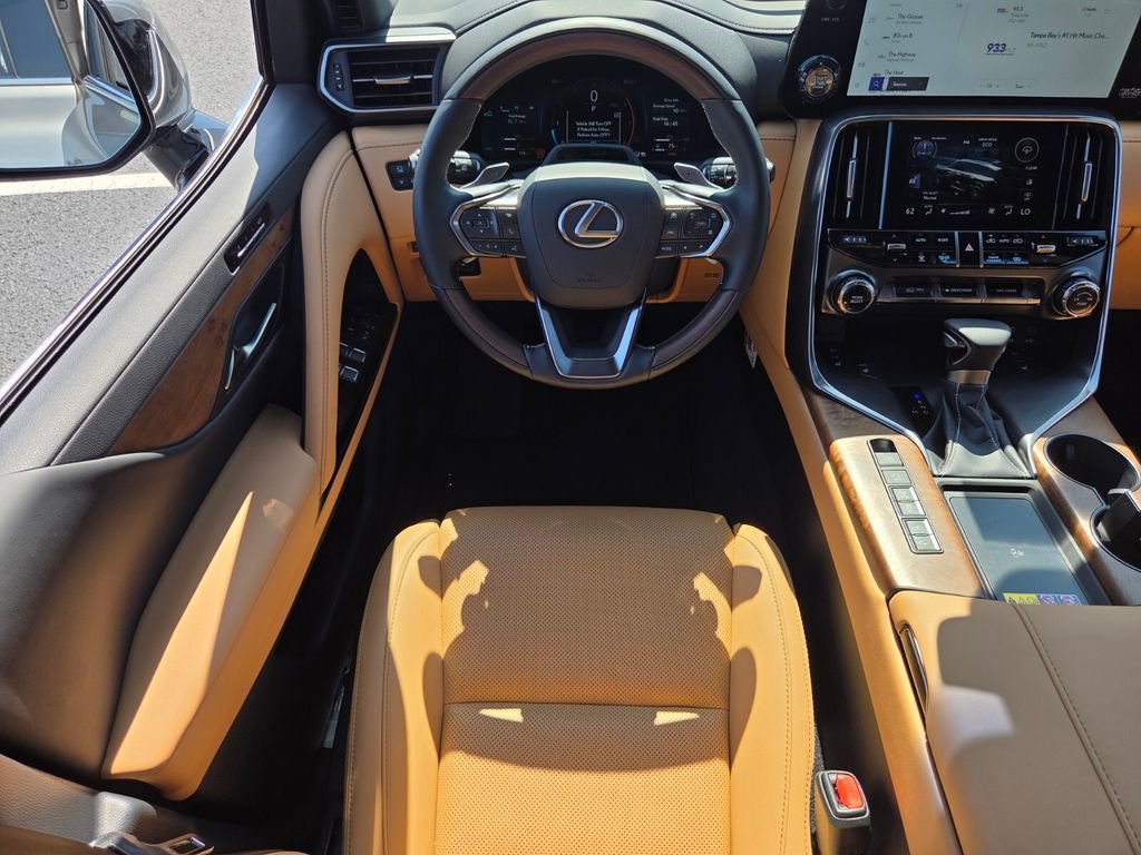 Used 2026 Lexus LX 600 4WD w/ Luxury Package image 12