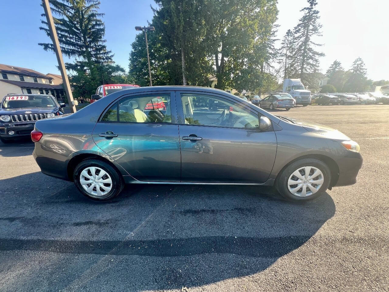 Used 2010 Toyota Corolla LE FWD image 6