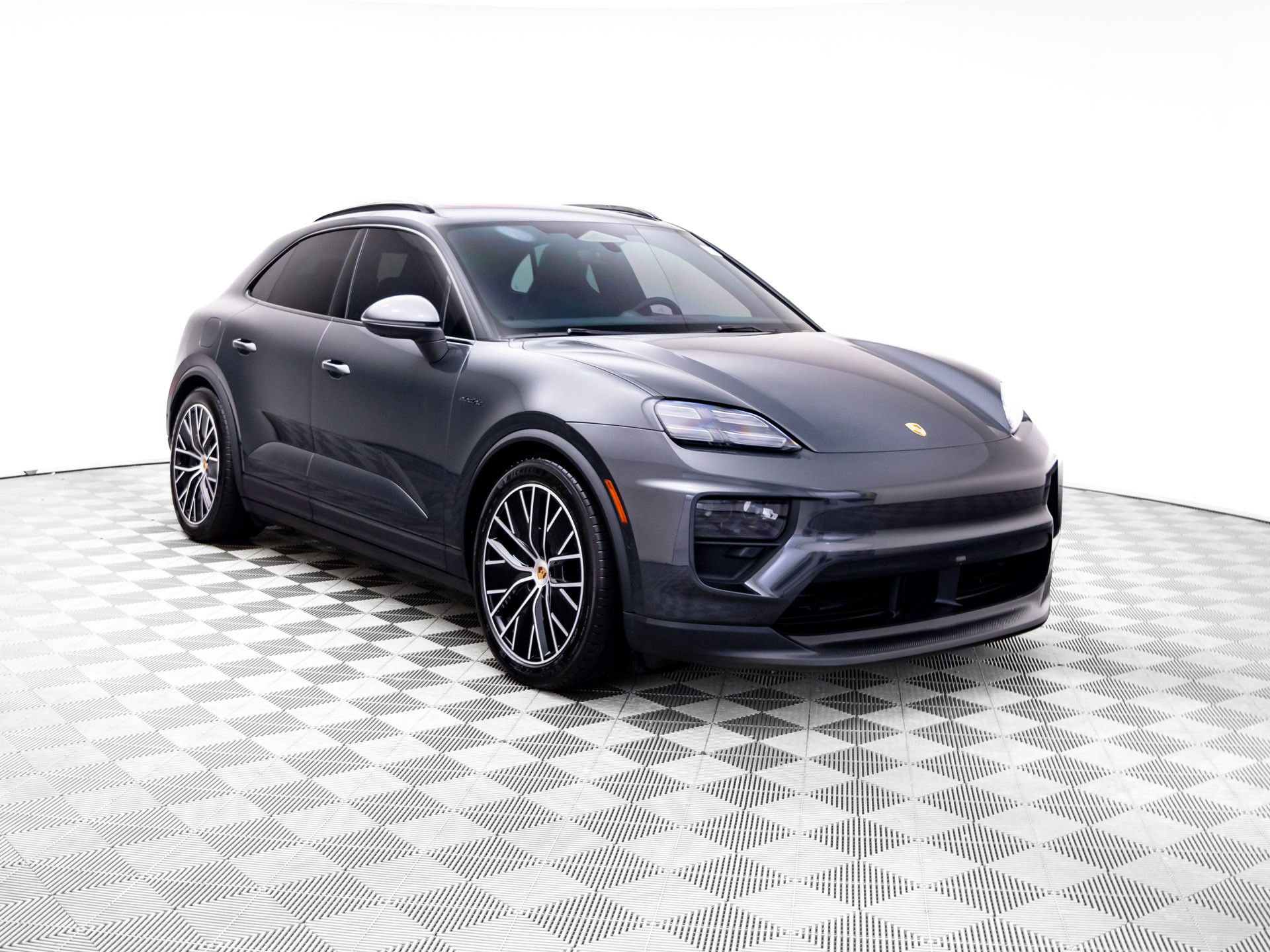 Certified 2024 Porsche Macan 4 Electric image 6