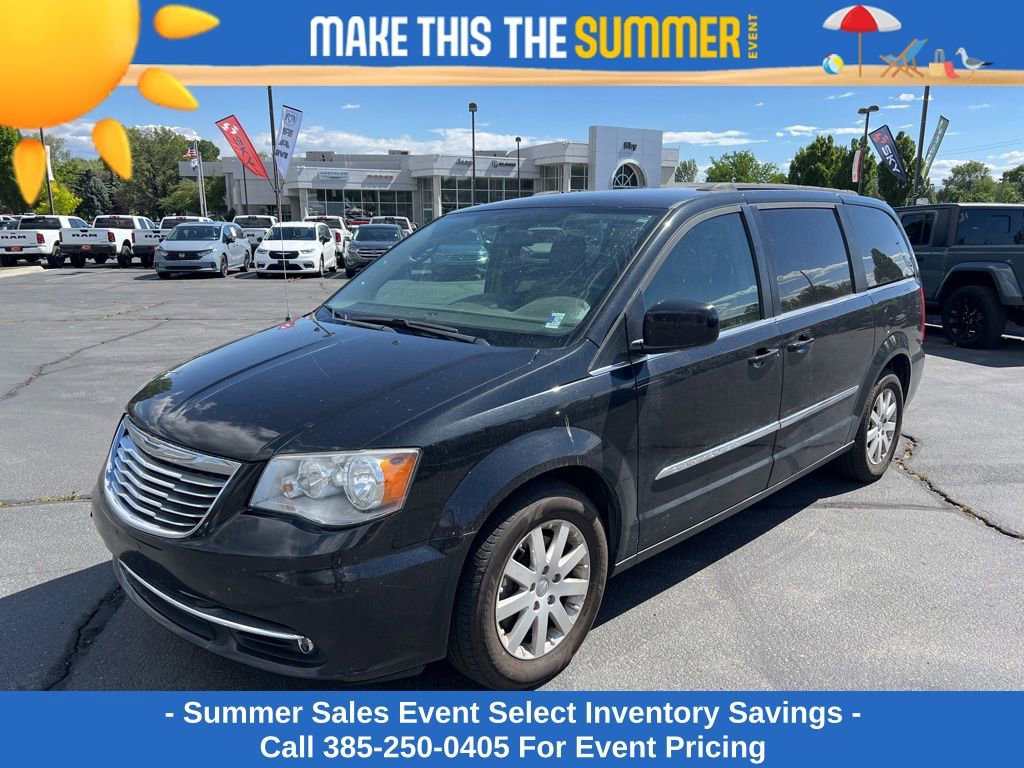 Used 2016 Chrysler Town & Country Touring FWD image 1