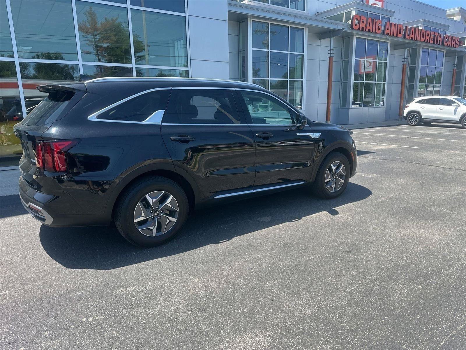 Used 2021 Kia Sorento S FWD image 3