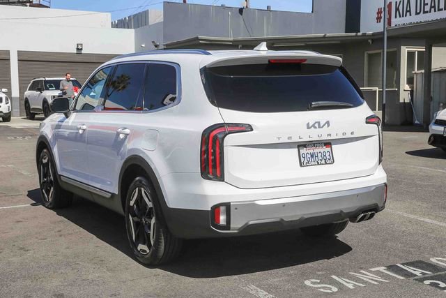 Used 2023 Kia Telluride EX w/ EX Captain's Chair Package image 8