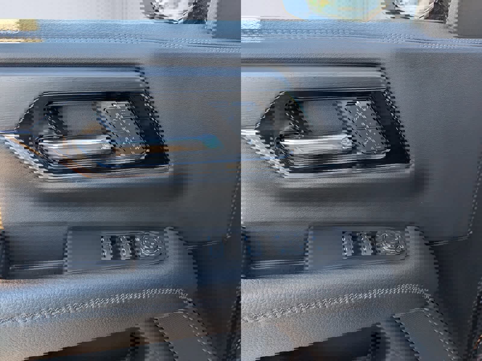 Certified 2025 GMC Yukon XL Denali w/ Sun & Power Step Package image 20