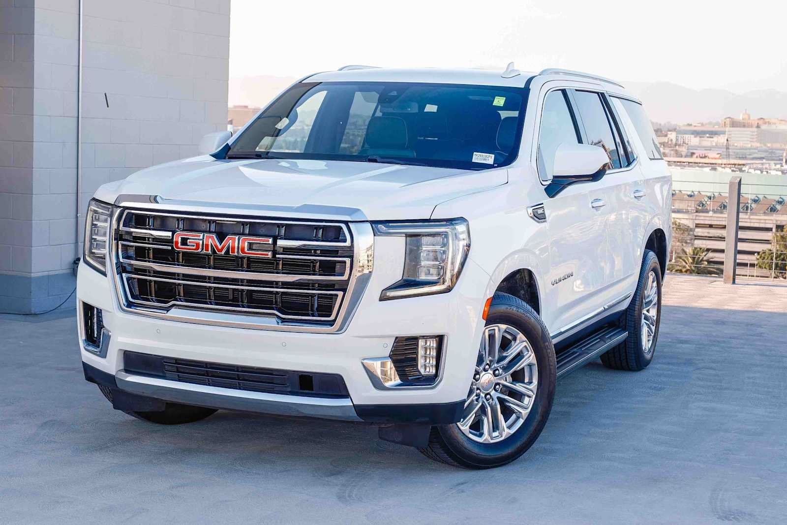 Used 2021 GMC Yukon SLT RWD image 1