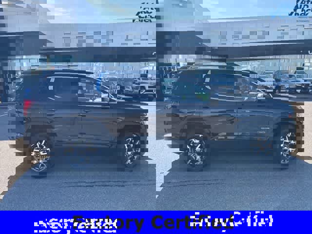 Certified 2023 GMC Acadia SLT w/ Preferred Package image 8