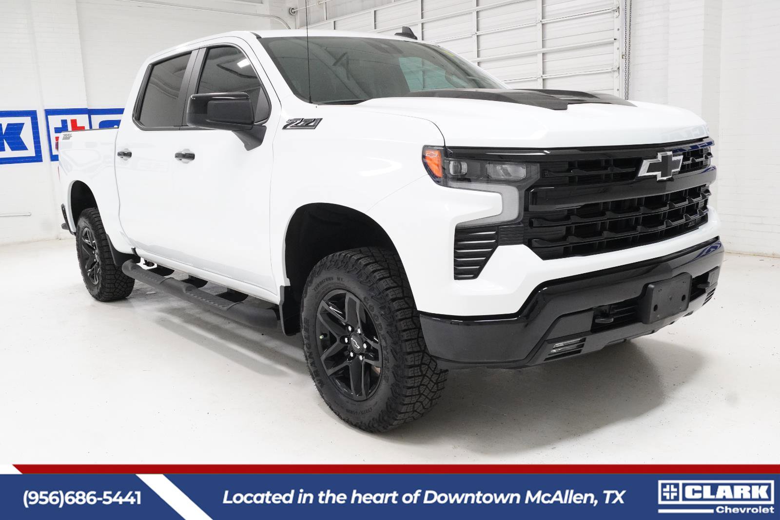 Used 2025 Chevrolet Silverado 1500 LT Trail Boss w/ Convenience Package II AWD/4WD image 3