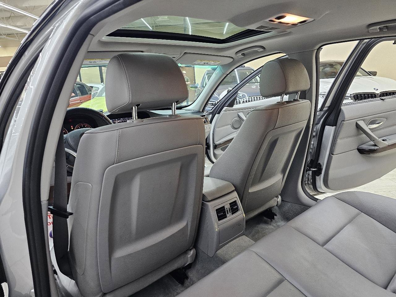 Used 2011 BMW 335i Sedan image 24