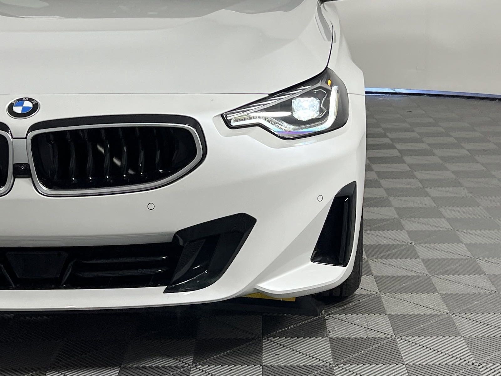 Used 2025 BMW 230i Coupe w/ M Sport Package image 9