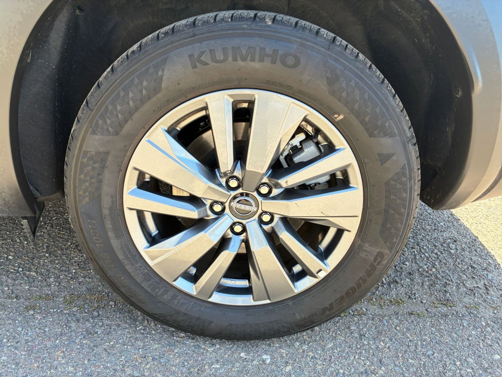 Used 2025 Nissan Pathfinder SV image 33